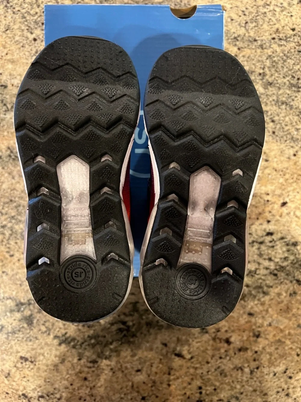 New In Box STRIDE RITE 11 M Light Up Rainbow Sneakers